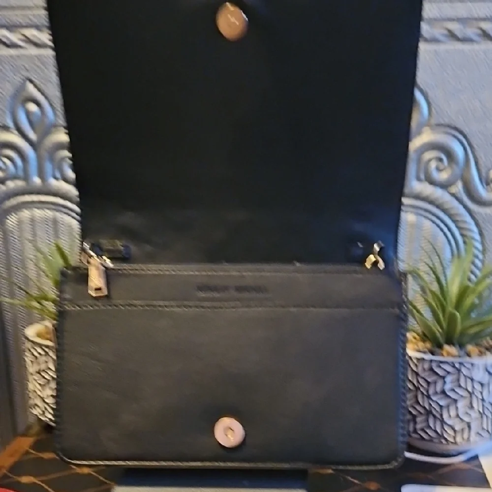 NWT - 3 Badgley Mischka Quilted Women's Bag Set - Red, Black, and Olive - Picture 12 of 16